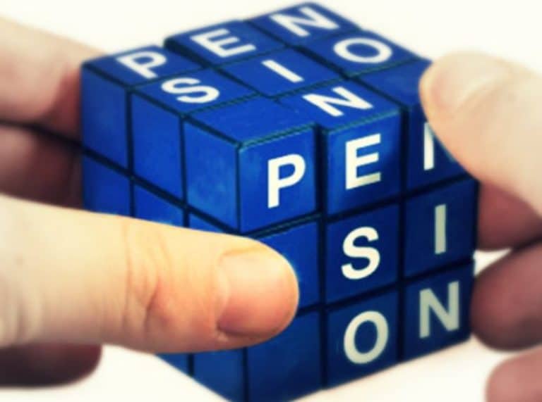 Andare in pensione a 57 anni e smettere di lavorare dieci anni prima: le alternative non sono molte ma qualcuna c'è