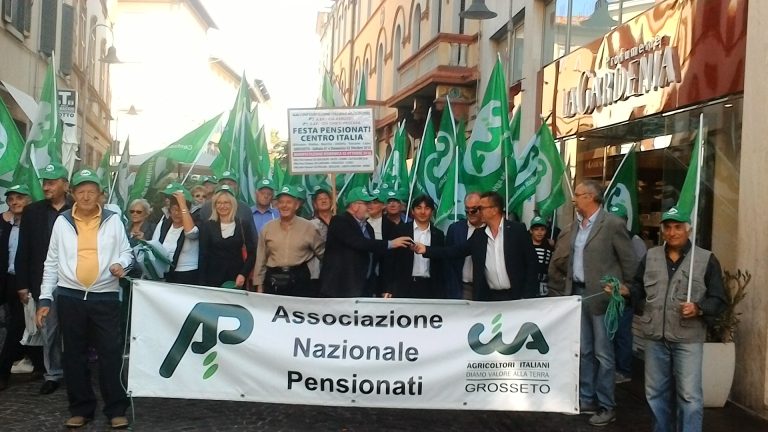 Sono ancora ferme a 515 euro le pensioni minime, nessun intervento nella legge di bilancio per il 2021. Le proteste di Anp-Cia.