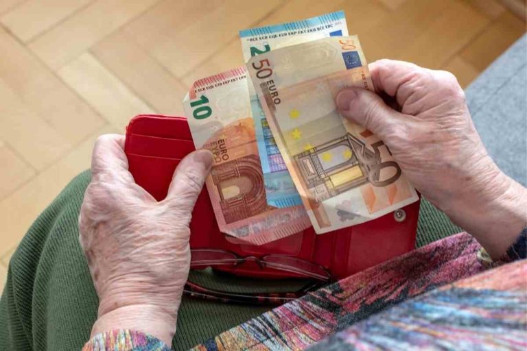 Aumento pensioni: solo 1,80 euro di aumento, ma arriva l’idea di dare 100 euro in più ai pensionati