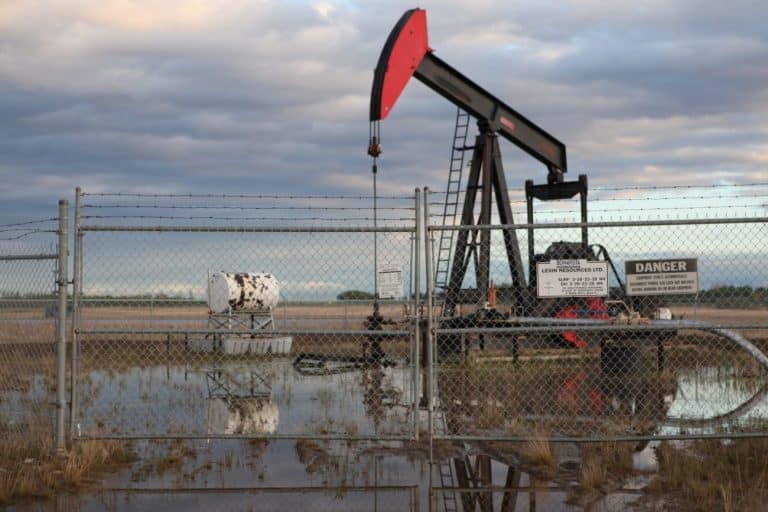 La crisi del greggio potrebbe essere definitiva, con il Covid ad avere accelerato i tempi. E le previsioni sulla domanda peggiorano, mentre è allarme sui paesi esportatori.