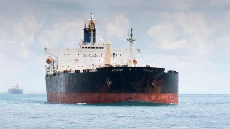 Il Venezuela starebbe incrementando velocemente le esportazioni di petrolio, malgrado l'embargo americano. La Russia gli darebbe una mano con operazioni sospette in mare.
