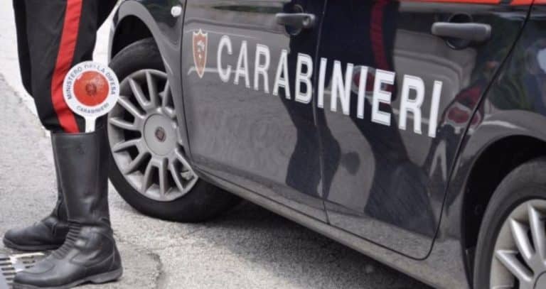 Oggetti in auto: cosa bisogna giustificare al posto di blocco per evitare multe o denunce penali.