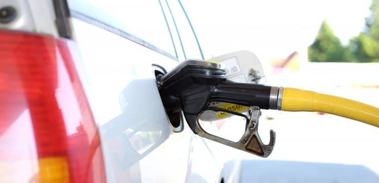 Allineare le accise diesel e quelle della benzina, tramite un progressivo aumento delle prime. Salvo il gasolio commerciale, avviata una consultazione online