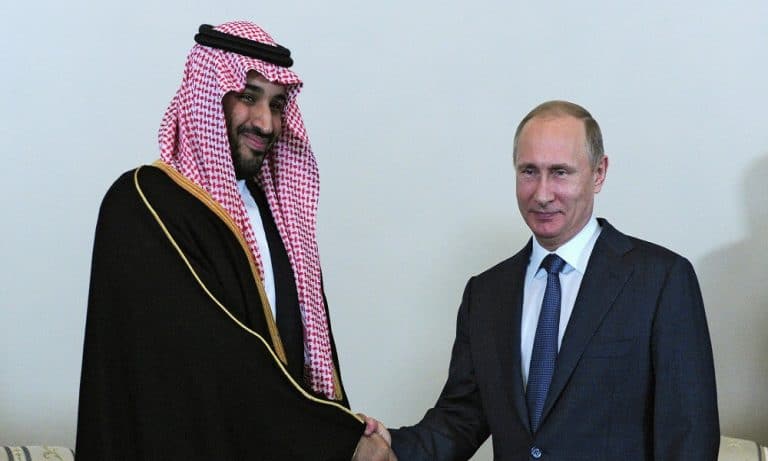 Boom del prezzo del petrolio oggi, dopo il comunicato russo-saudita sul "congelamento" della produzione. Vladimir Putin tenta la mediazione con l'Iran.