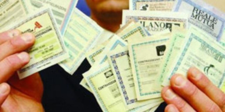 Aumentano del 13% ad agosto i prezzi RC Auto in Italia. Al Sud si paga di più che al Nord e possedere la macchina sta diventando un lusso