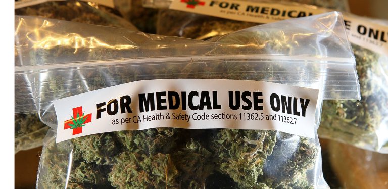 Fa polemica la possibilità di usare la card del reddito di cittadinanza per l'acquisto di cannabis terapeutica: cosa c'è da sapere in merito? Che cosa c'è di vero?