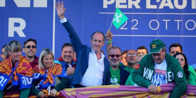 Centro-destra in crisi d'identità sui due referendum di Lombardia e Veneto sull'autonomia fiscale. Dietro la facciata, esplodono tensioni tra e dentro i partiti.