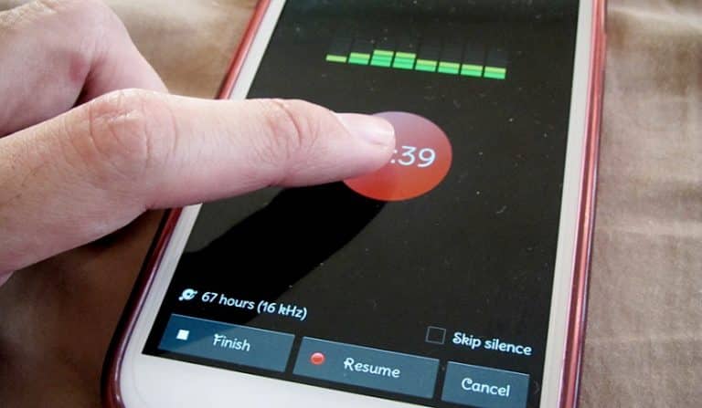 La nuova riforma sul processo penale, introduce un nuovo reato per chi effettua registrazioni telefoniche di nascosto, si rischia il carcere.