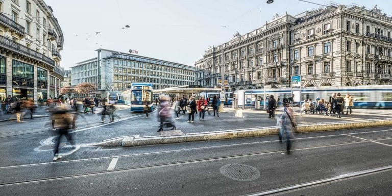 I bond in franchi svizzeri rendono sottozero fino alle lunghissime scadenze, ma i costi possono essere ridotti ricorrendo a uno stratagemma finanziario. E dai 10 anni insù si otterrebbero rendimenti positivi.