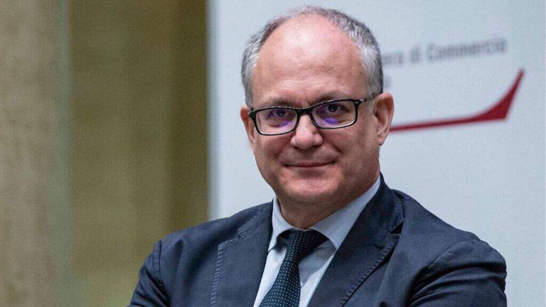 Laureato in Lettere e Filosofia all’Università La Sapienza di Roma, è anche eurodeputato e Presidente Econ.