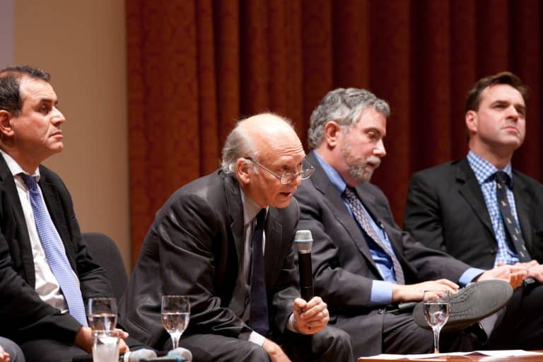 La Brexit vista da Nouriel Roubini e Paul Krugman, due economisti di fama mondiale. Crisi globale non all'orizzonte, ma le tensioni potrebbero rimanere.