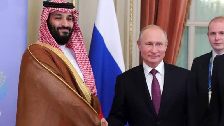 Le riserve valutarie sono crollate in Arabia Saudita, mentre si sono impennate in Russia, entrambe alle prese con la crisi del petrolio nell'ultimo quinquennio. Ecco perché le conseguenze sono state diverse.