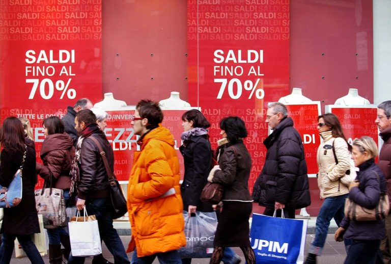 Calendario saldi invernali 2017 con data di inizio e di fine per ogni regione.