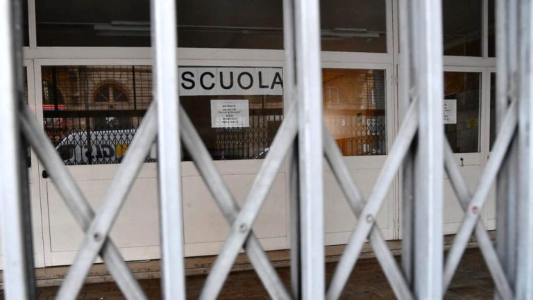 La ministra Azzolina su La7: "no al 6 politico” e l’anno scolastico non verrà prolungato.