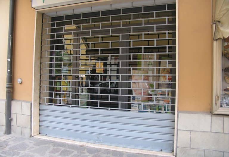 Bonus facciata: regole e chiarimenti per serrando negozi e condomini.