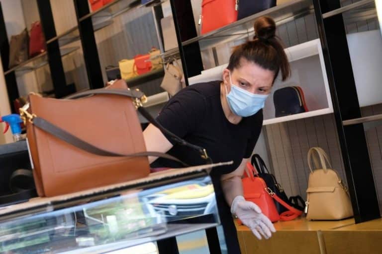 Come cambiano moda e shopping con il coronavirus: regole e divieti possono diventare un'occasione per inventare un nuovo lavoro o aprire un'attività alternativa?