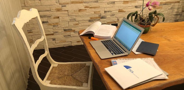 I furbetti del cartellino sono diventati furbetti dello smart working. Per alcuni statali è il top per non far nulla: lo sfogo di Crosetto (FdI) in Tv.