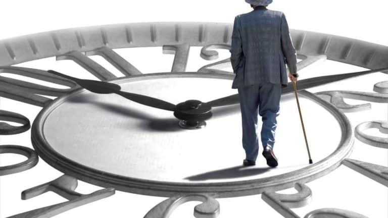 Brusca frenata della speranza di vita nel 2020 a causa del covid. Quale effetto sulla età per andare in pensione? Come funziona l’adeguamento Fornero