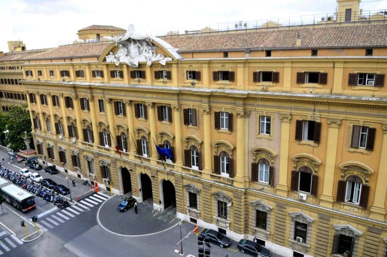 Debito pubblico in calo a maggio