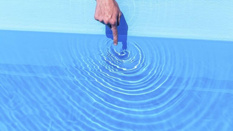 Spread BTp-Bund in risalita sopra i 200 punti per la scadenza decennale, il giorno dopo che la Fed ha tagliato i tassi negli USA. Ecco perché i due eventi sono tra loro legati.