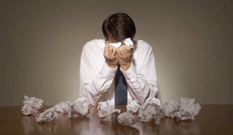 Quando un superiore oltrepassa i limiti è bene fermarlo con calma e buon senso.