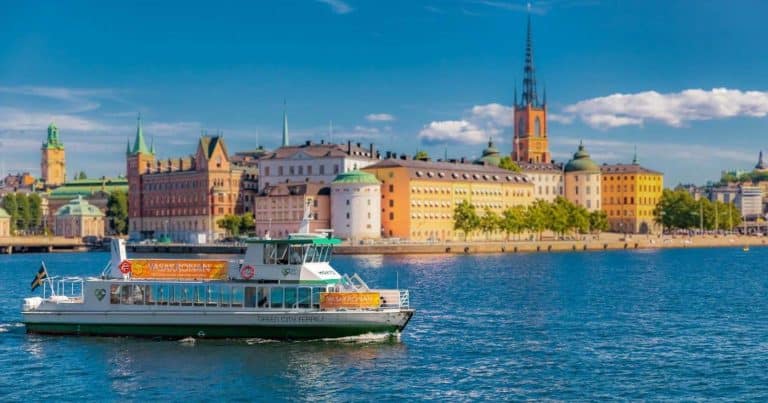 Obbligazioni di stato svedesi a 100 anni? Stoccolma ci sta pensando, ma non mancano i dubbi. I rendimenti governativi sono da mesi in picchiata anche nello stato scandinavo, dove i tassi dovrebbero presto essere alzati.