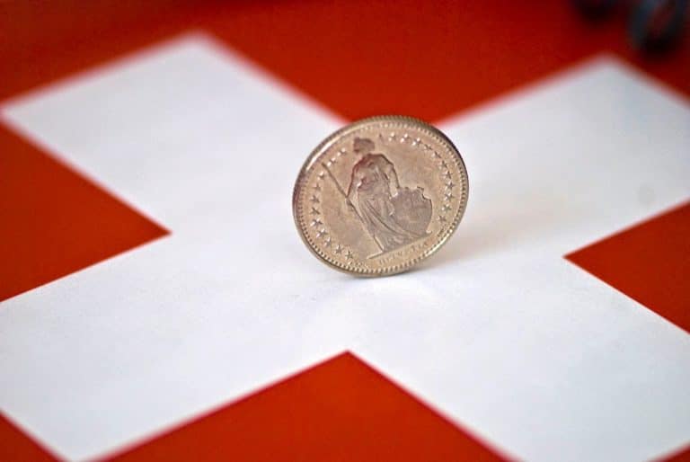 Per la prima volta nella storia, la Svizzera batte anche la Germania prezzando titoli di stato decennali con rendimento negativo
