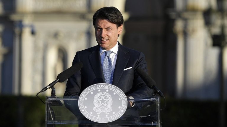 Le aliquote IVA potrebbero scendere temporaneamente per sostenere i consumi, ma la riflessione a voce alta del premier Conte potrebbe diventare un boomerang per l'economia.