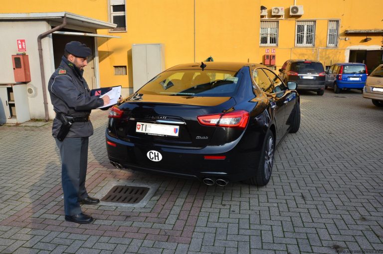 Cambiano le regole per chi circola in Italia con veicoli con targa straniera. Più restrizioni e multe salate per chi non si mette in regola.