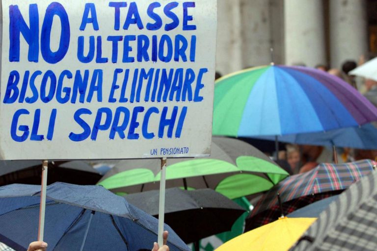 L’Italia non si è ancora ripresa dallo schock fiscale del 2012. Secondo i commercialisti italiani la riduzione della pressione fiscale è impercettibile nonostante il bonus Renzi di 80 euro.