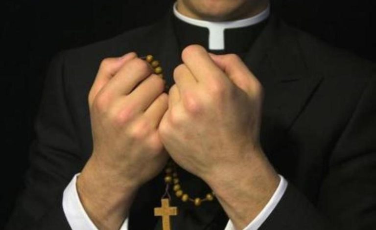 Tutto quello che c'è sulla Terra appartiene a Dio: non pagano le tasse da 10 anni.