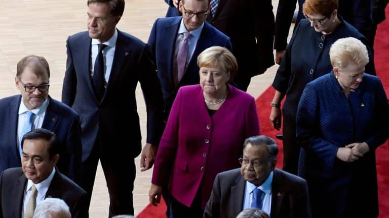 I tassi negativi in Germania stanno indisponendo le famiglie, creando allarme tra i risparmiatori e quanti intendano acquistare casa. Ed è terremoto politico, destinato a provocare scosse ancora più intense.