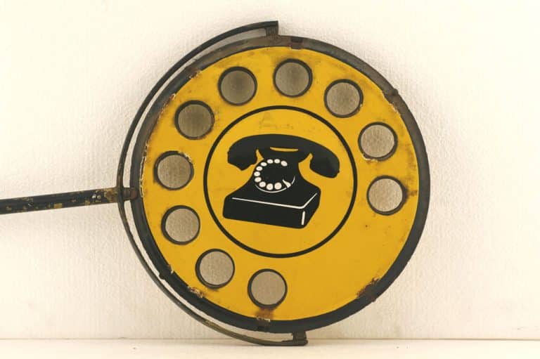 La compagnia telefonica italiana lancia un nuovo prestito obbligazionario da 750 milioni a cinque anni per sostenere l’aumento di capitale della controllata sudamericana, ma anche per garantire un maggiore dividendo ai soci nel 2011. Stenta ancora a decollare lo sviluppo della fibra ottica in Italia