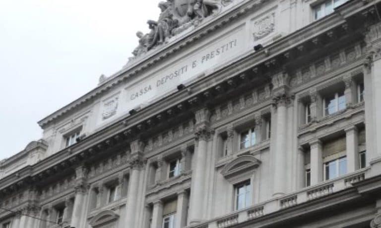 Rinazionalizzare la compagnia telefonica e licenziare l'ad di Open Fiber. Dalle colonne de "Il Fatto Quotidiano", il fondatore del Movimento 5 Stelle "ordina" alla maggioranza il ritorno dello stato-imprenditore.