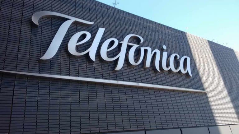 L'alto debito costringe Telefonica a dare l'addio all'America Latina. In teoria, una buona occasione per considerare gli acquisti dei suoi bond. Non è detto, però, che le cose si mettano meglio per la compagnia spagnola.