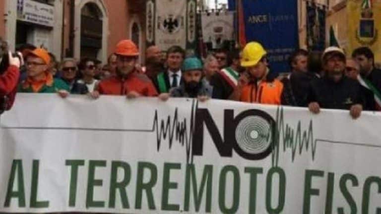 I contribuenti residenti nelle aree del terremoto del Centro Italia tornano a pagare le tasse. Lo Stato incasserà cinque mensilità arretrate in un colpo solo.