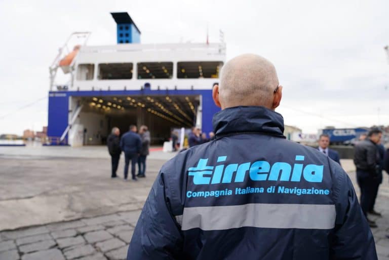Altro sciopero dei lavoratori Cin Tirrenia (gruppo Moby) per sensibilizzare il governo a evitare il fallimento della compagnia dei traghetti.