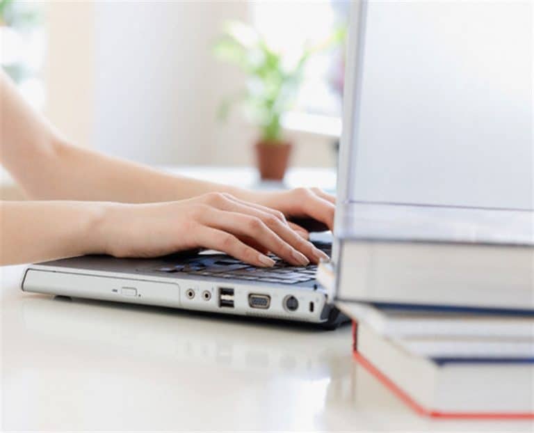 Tradimento provato con l'email inviate dall'amante: la Cassazione, con una recente sentenza, boccia il ricorso e condanna l'addebito della Separazione e non solo...