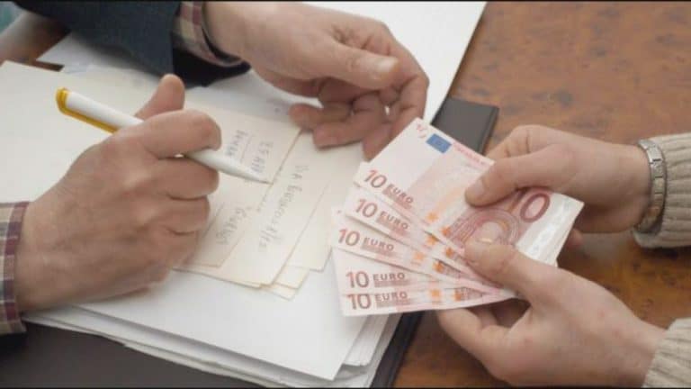 Nonostante le feste alcune truffe non vanno in vacanza: oltre a quella su WhatsApp con falsi operatori telefonici, attenti alla truffa del rolex.