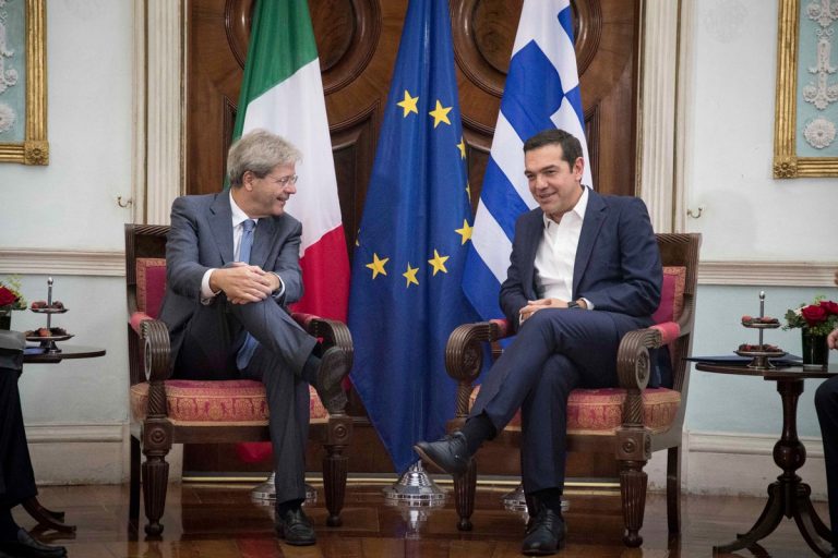 Chi è stato Alexis Tsipras per la Grecia? Un cinico traditore delle istanze per cui si era fatto votare nel 2015 o un salvatore del suo paese? La sinistra italiana lo elogia, a posteriori.