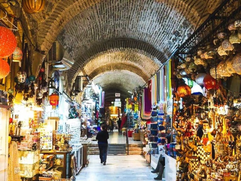 Rendimenti turchi in forte calo nelle ultime settimane. Il mercato sconta un imminente taglio dei tassi e la convinzione viene rafforzata dal dato sull'inflazione di giugno.