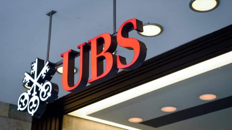 Il fisco passa al setaccio i conti correnti degli italiani in Svizzera. Si comincia da UBS: le autorità elvetiche trasmetteranno i nomi dei possibili evasori all’Agenzia delle Entrate.