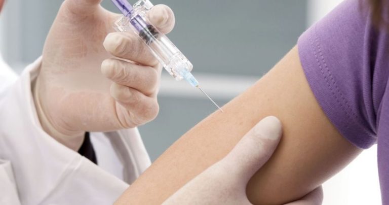 Pubblicato in Gazzetta Ufficiale il nuovo Piano nazionale Vaccini 2017 - 2019. Tra le novità: vaccino meningite, HPV per i maschi, varicella, … niente ticket.