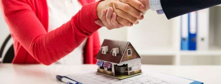 Negli ultimi anni il numero di coloro che hanno acquistato una casa all'estero è aumentato. Chi non ha liquidità, però, dovrà stipulare un mutuo.