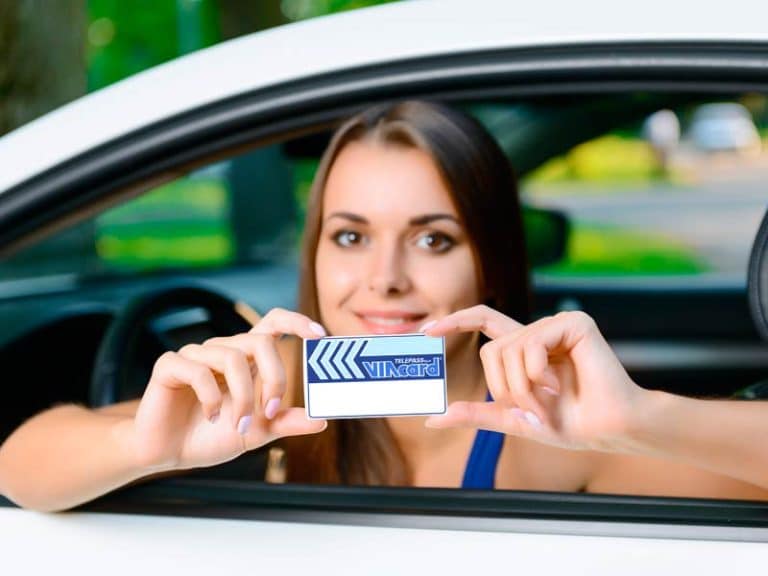 La Viacard per il pagamento del pedaggio autostradale è davvero utile? Ecco come funziona e quali sono i vantaggi.