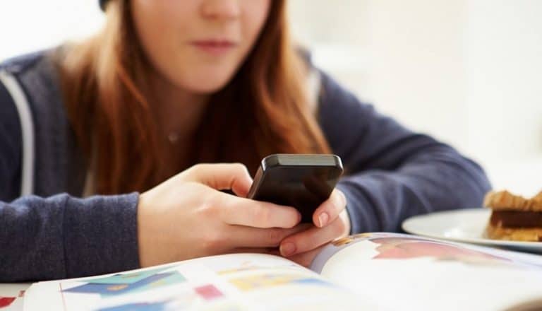 La moda dei video impazza su tutto, ma fare video con altri studenti nell'intervallo delle lezioni e pubblicarlo sui vari social, tipo facebook o YouTube, ha i suoi rischi. Vediamo quali.