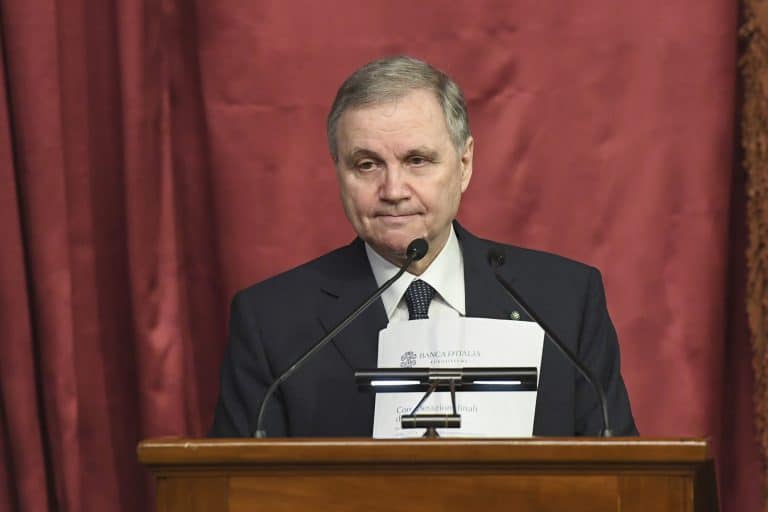 Il sistema pensionistico italiano è messo a dura dal Covid. Bankitalia preoccupata per la tenuta dei conti, il governo prende tempo e prepara i tagli alle pensioni.