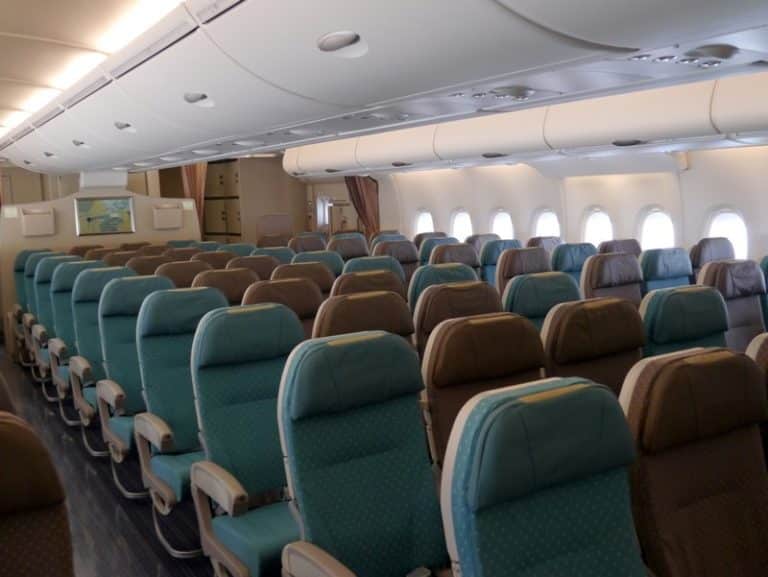 Otto regole d'oro per acquistare voli last minute e risparmiare in vacanza.