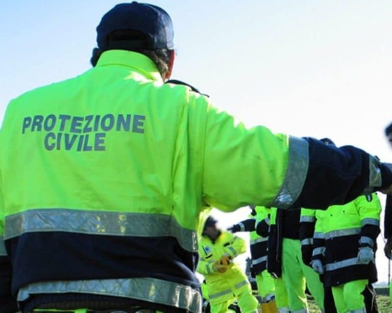 Bando per il reclutamento di 60.000 assistenti civici volontari della Protezione Civile da destinare ai Comuni per assistere i cittadini sul distanziamento sociale.