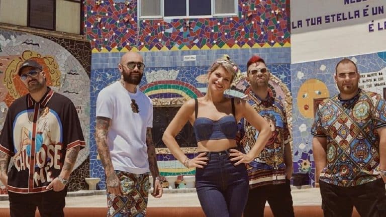 Baby K annuncia il miliardo di visualizzazioni su YouTube, grazie anche alla collaborazione con Chiara Ferragni. Quest'estate vanno forti i pezzi made in Italy, vediamo quanto rendono.